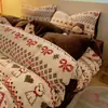 Juego de cuatro piezas de felpa de leche con dibujos gruesos para otoño e invierno, con un lindo diseño Fair Isle, y un cálido juego de tres piezas de forro polar para bebé