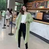 Suéter Feminino Novo Estilo 2026 Outono e Inverno Comprimento Médio Versátil Solto Peça de Roupa Externa Cardigan de Tricô Espessado Jaqueta Primavera