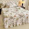 Faldón de cama de franela 100% algodón Oculta imperfecciones con borde de volantes Juego de colcha de algodón puro engrosado Juego de tres piezas de sábanas Funda antideslizante Universal para todas las estaciones