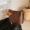 Atacado do Fabricante Moda Retrô Bolsas Pequenas Bolsas Femininas 2026 Nova Tendência Alça Dupla no Ombro Versátil Bolsa Saco Transversal Retrô