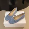 Sapatos Slip-On Retrô Franceses para Mulheres Novo Estilo Primavera e Outono 2026 Sapatos Mary Jane de Boca Rasa Inspirados na Chanel Versáteis que Combinam com Saias