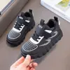 Zapatos Deportivos para Niños Primavera y Otoño 2026, Zapatos Casuales de Moda Ligeros con Suela Suave, Zapatos de Malla Transpirables Antideslizantes para Niñas