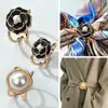 Fivela de Moda Versátil Simples para Casaco Camélia Pérola Nó de Roupa Fivela para Lenço Xale Camisa Camiseta Lenço de Seda