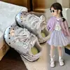 Zapatillas de suela blanda para niños, colección primavera/otoño 2026, nuevos zapatos para caminar para niñas, zapatos casuales, zapatos para antes de caminar para bebés, zapatillas estilo Forrest Gump