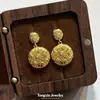 Pendientes de botón geométricos redondos chapados en oro estilo Lujo Ligero europeo y americano con acabado cepillado, Sensación de alta gama, Diseño versátil y único