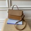 El Bolso de Bloques de Color Nuevo y de Moda de Este Año es Sencillo y Versátil, un Bolso de Hombro/Cruzado para Mujer, Adecuado para el Trabajo y Salidas, con un Elegante Bolso Tote Pequeño