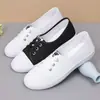 Tênis de lona feminino 2021 primavera e verão novos sapatos brancos estilo coreano casual slip-on da moda Harajuku versátil Tênis Esportivo para Skate