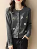 Cárdigan de Punto de Manga Larga para Mujer de Primavera y Otoño con Bordado de Koala y Artesanía Jacquard, Versátil y Cálido Abrigo Suéter de Cuello Redondo