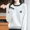 Suéter de Punto de Manga Larga con Bordado de Camelia, Cuello Redondo para Otoño e Invierno, para Cubrir la Piel y Lucir Delgado, Versátil Top de Punto Interior de Color Contrastante para Mujer