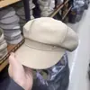 Gorra Octagonal de Moda Versátil con Pedrería de Letra para Mujer, Reduce la Edad, Adelgazante, Transpirable, Sombrilla, Gorra de Visera Corta para Primavera y Verano