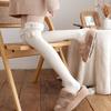 Calcetines altos estilo japonés blancos lindos forrados de polar para otoño e invierno, a rayas, adelgazantes, hasta la rodilla, borde de lana de cordero, bola de pelo, calcetines de pelo largo