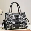2026 Nova Bolsa de Mão Brilhante com Estampa de Cobra Bolsa Tote de Luxo Leve Fábrica de Origem Atacado Transfronteiriço Bolsa Transversal para Mulheres para o Dia a Dia
