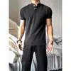 Camiseta de Waffle para Hombre de Manga Corta con Cuello Henry Gris Claro, Polo Retro Americano para Fitness que Muestra los Músculos