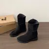 Botas curtas de camurça estilo western para mulheres, novas botas jeans outono 2026, botas Martin plissadas slim fit retrô de cano médio