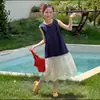 Vestido Jeans Sem Mangas Patchwork para Meninas Verão 2026 Novo Conjunto de Verão Infantil para Crianças Maiores com Saia Jeans de Renda Tendência
