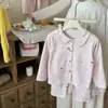 2025 Nuevo Traje de Casa de Terciopelo Cálido para Niños Otoño e Invierno Conjunto de Dos Piezas Cardigan con Solapa