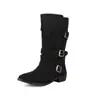 Botines de Mujer Otoño Invierno 2026 Nuevos Moda Sencillos Cuero Gamuza Europeo y Americano Hebilla Cómodos Arrugados Media Pantorrilla Slip-on Comercio Exterior