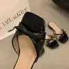 Sandalias de verano versátiles para mujer, en stock ahora, diseño de lazo francés estilo coreano, bloques de color, tacón bajo, tacón de cuña cómodo