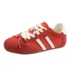 Zapatillas de entrenamiento alemanas retro de cuero suave con suela plana para mujer, nuevo modelo primavera 2026, plantilla suave, zapatillas estilo Forrest Gump con lazo, zapatillas deportivas