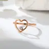 2026 Nuevo Anillo de Corazón Estilo Coreano Diamante Oro Rosa Venta Caliente Joyería de Personalidad para Niñas Acero de Titanio
