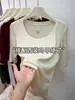 2026 Nuevo Estilo Camiseta Blanca de Cuello Bajo en U de Media Manga para Mujer, Elegante y Adelgazante, Camisa de Moda de Manga Media como Capa Base
