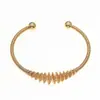 Pulsera de apertura de primavera de personalidad al por mayor pulsera geométrica irregular de acero de titanio patrón de alambre de acero giratorio diseño único de nicho