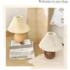 Lámpara de mesa plisada vintage, estilo coreano retro ins femenino, lámpara decorativa creativa de madera maciza para mesita de noche de dormitorio, casa de huéspedes