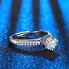 Anel Feminino de Prata 925 com Cluster de Quatro Garras, Exclusivo para Live Streaming de Celebridade da Internet, Anel de Casamento Romântico Elegante com Strass para Dropshipping