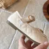 Sapatos de salto único para meninas, sapatos infantis de couro 2026, sola macia, nova moda de outono, sapatos de princesa estilosos e fofos