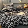 Conjunto de cama de quatro peças em gaze de camada dupla estilo nórdico, adequado para dormitórios estudantis, camas de solteiro ou casal, incluindo uma capa de edredom e um lençol de cama, e pode ser usado em todas as quatro estações