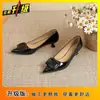 Zapatos de tacón de aguja de punta afilada y boca poco profunda de moda para mujer 2025 Primavera y Verano Nuevo diseño de nicho Zapatos Mary Jane para mujer
