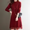 Roupas de Outono Femininas 2026 Novo Elegante Gola Meio Alta Camada Base de Renda Tricô Lã Vestido Outono