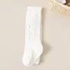 Novas leggings de algodão tricotado de outono para crianças, meias-calças finas com listras verticais e padrão de estrelas, calças da moda estilo coreano