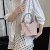 Bolso de hombro para mujer, moderno y sencillo, nuevo bolso de mano casual de verano de nicho, bandolera elegante para el trabajo y los desplazamientos