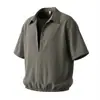 Camisa estilo coreano de duas peças falsas com decote V e manga curta, design moderno de verão com barra listrada casual e mangas curtas elásticas