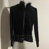 Outono/Inverno 2026 Conjunto de Moletom Feminino com Gola de Pele Sintética Estampa Gótica Escura com Strass Casaco Sexy Atacado