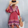 Vestido Feminino de Venda Quente Europeu e Americano de Cruzamento de Fronteira 2023 Estilo Boêmio Decote V Flores de Posicionamento Irregular Solto Costas Abertas para Mulheres
