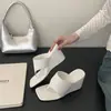 Primer Encuentro con la Marca de Diseño de Nicho: Chanclas de Dedo con Cuña Estilo Coreano de Punta Abierta, Estilo Nuevo para Primavera y Otoño 2025, con un Aspecto Elegante