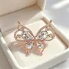Broche de guirlanda floral todo em strass estilo Ins, broche de pino de guirlanda oca de cristal requintado, broche versátil para o dia a dia, jantares e casacos
