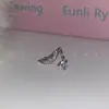 Hermosos Aretes de Alas de Ángel Acero de Titanio Versátiles Nicho Alas de Ángel Envueltas Alrededor de Aretes Brillantes con Diamantes para Mujer