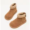 Botas de Neve Grossas e Quentes Infantis 2026 Nova Moda Outono/Inverno Botas Curtas Quentes de Veludo Plus para Meninas Botas de Algodão para Bebê