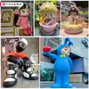 Escultura Personalizada de Fibra de Vidrio Grande para Foto de Check-In de Celebridad de Internet Muñeco de Dibujos Animados de Resina Adornos Decorativos de Fibra de Vidrio