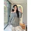 Camiseta de Manga Larga Off-Shoulder a Rayas de Color Contrastante de Tela Original para Mujer, Top de Corte Holgado
