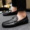Mocasines estilo británico, zapatos de gamuza para hombre, nueva colección 2026, sin cordones, suela suave, casuales y cómodos para el uso diario