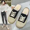 Zapatos de Pescador Medio Abiertos para Mujer 2026 Verano Nuevos Zapatos de Lona Suela Suave Para Exteriores Lona Estilo Pequeño Chanel Punta Cerrada Chanclas Medio Abiertas
