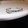 Pulsera de Metal Estilo Retro Europeo y Americano con Circonita para Mujer Modelo Nuevo 2026 Pulsera Exquisita de Lujo Ligero Nicho Joyería de Alto Valor