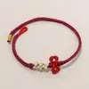 Nó de Flor de Pessegueiro Wenchang Pulseira Trançada à Mão com Três Nós de Flor de Pessegueiro com Acessórios de Título da Lista Dourada Podem Ser Enfiados na Pulseira