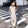 Conjunto de Verão para Meninas 2026 Nova Moda Esportivo Manga Curta Calça de Pernas Largas Conjunto de Duas Peças Estiloso Casual Roupa de Verão Infantil