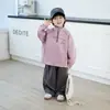 Conjunto de Dos Piezas para Niño con Bordado de Cinco Líneas y Media Cremallera, Estilo Primavera 2026, Fresco, Moderno