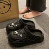 Zapatos con Agujeros de EVA para Mujer Verano Moda Exterior Slip-on Antideslizante Suela Gruesa que Aumenta la Altura Estilo Nuevo Sandalias de Media Punta Baotou